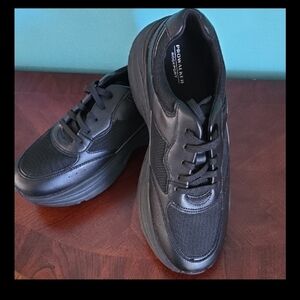 Women's Rockport Prowalker Black Lace Up Sneakers Size 7 1/2